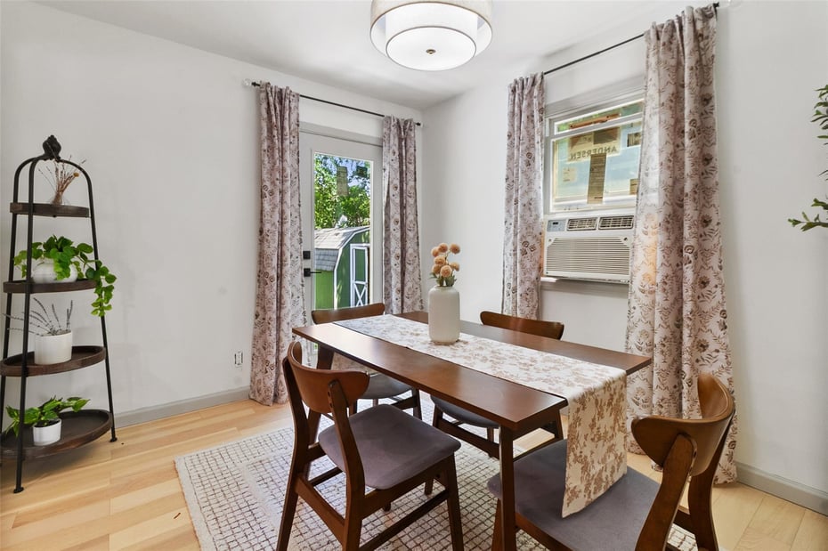 2 Honey Lane Photo 14