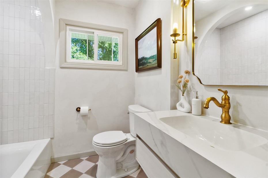 2 Honey Lane Photo 16