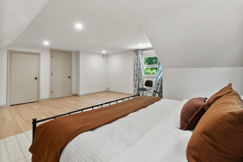 2 Honey Lane Photo 24