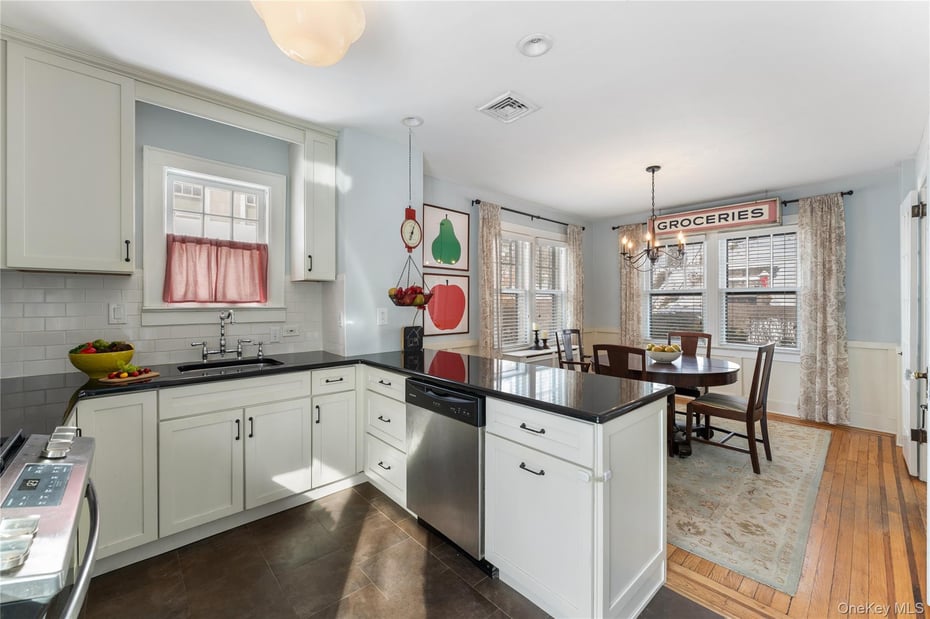 25 Croton Avenue Photo 17