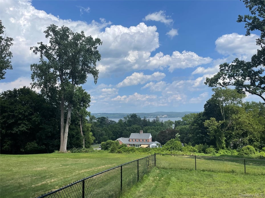 523 N Midland Avenue Photo 22