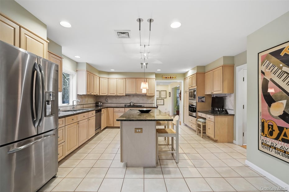 758 King Street Photo 6