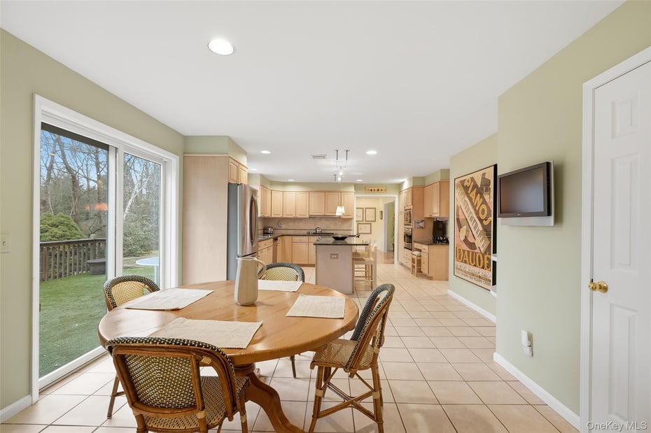 758 King Street Photo 7