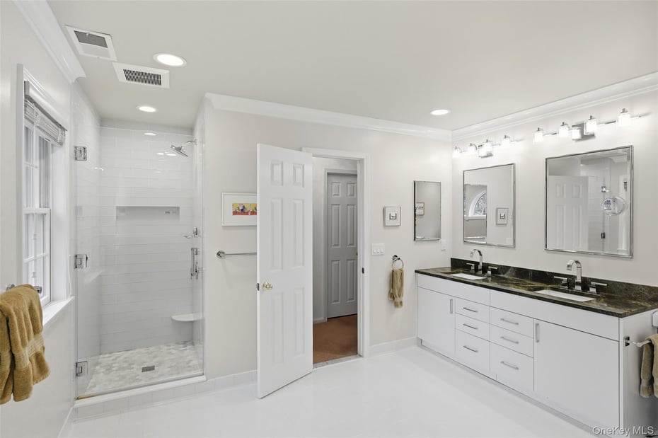 758 King Street Photo 16