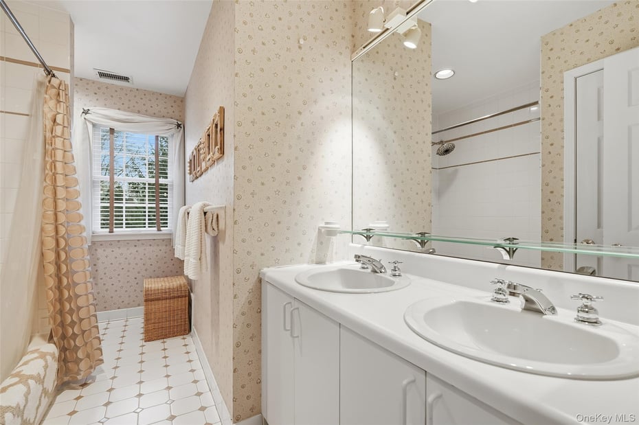 758 King Street Photo 19