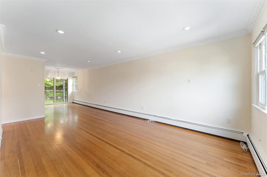 91 S Buckhout Street Photo 5