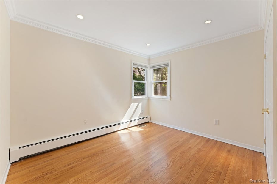 91 S Buckhout Street Photo 10