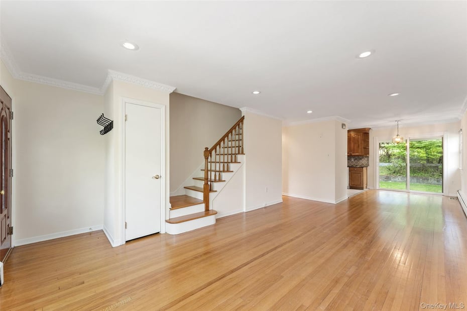 91 S Buckhout Street Photo 3