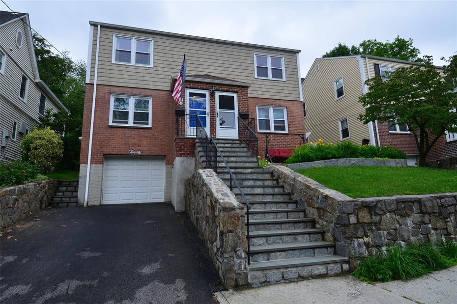 20 Oak Avenue Photo 2