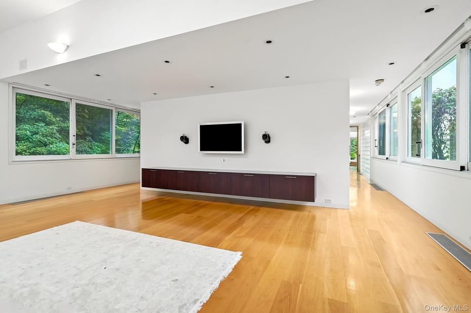 20 Bessel Lane Photo 21