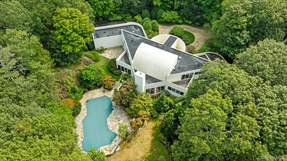 20 Bessel Lane Photo 4