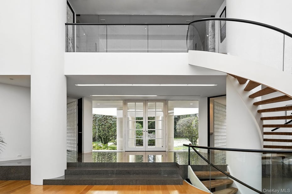 20 Bessel Lane Photo 6