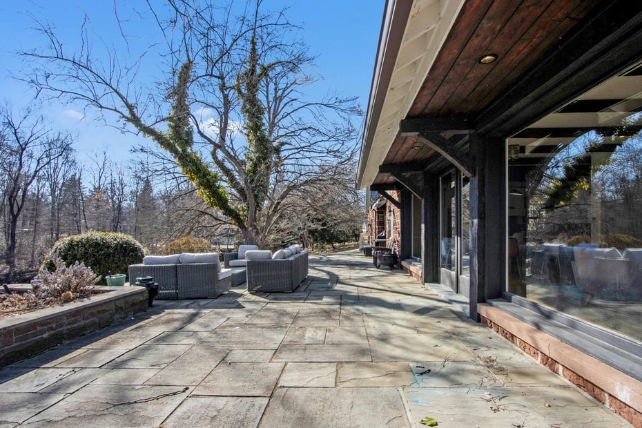 374 S Mountain Road Photo 3