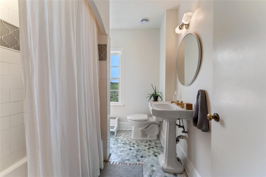 105 James Street Photo 14