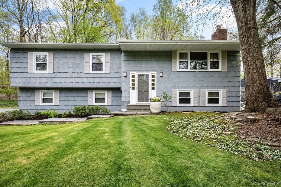 12 Westview Drive Photo 2