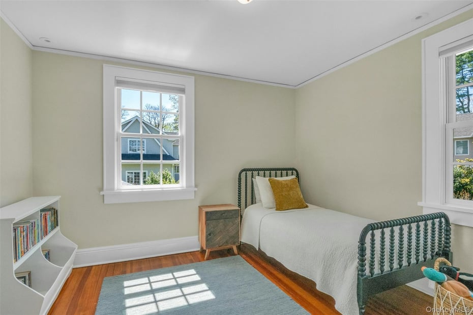 305 S Barry Avenue Photo 22