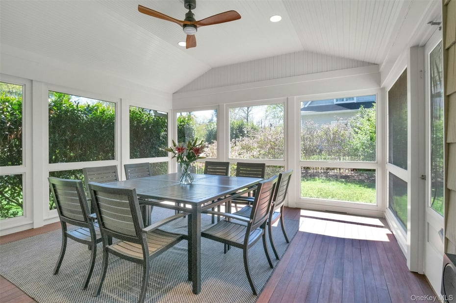 305 S Barry Avenue Photo 13