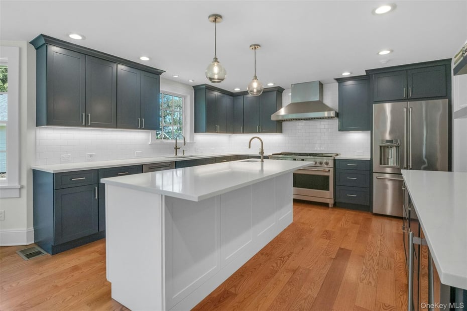 305 S Barry Avenue Photo 10
