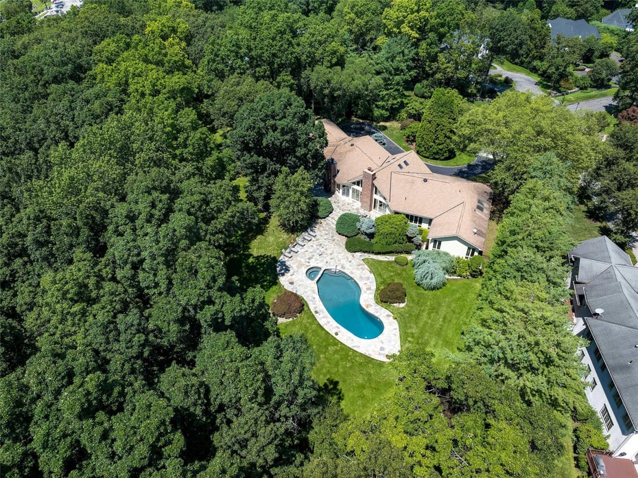 10 Old Woods Drive Photo 1