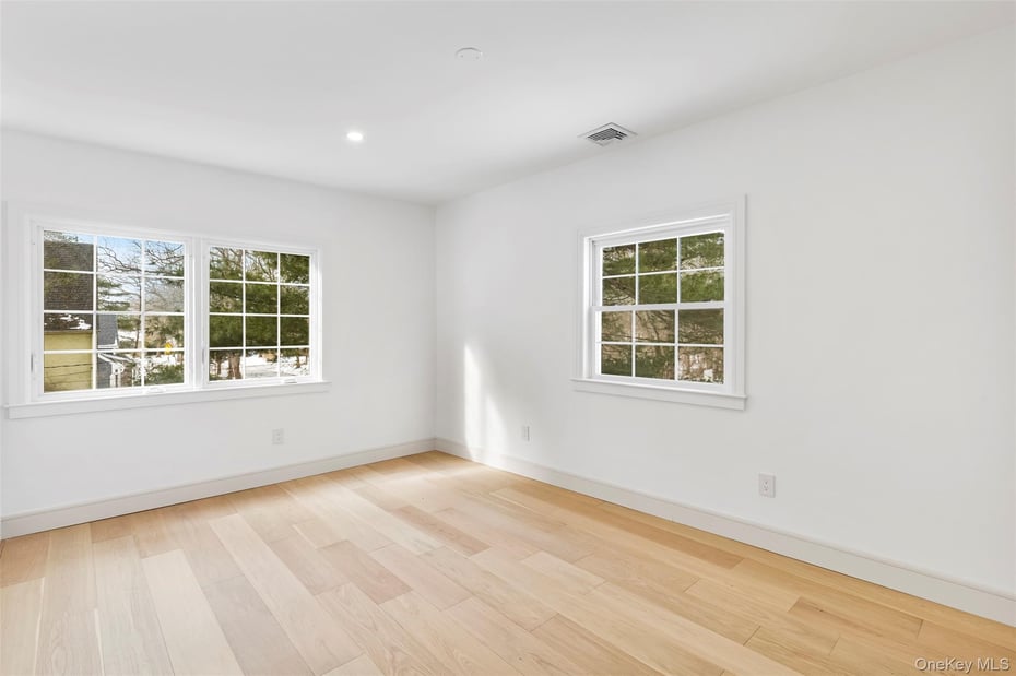 118 Soundview Avenue Photo 33