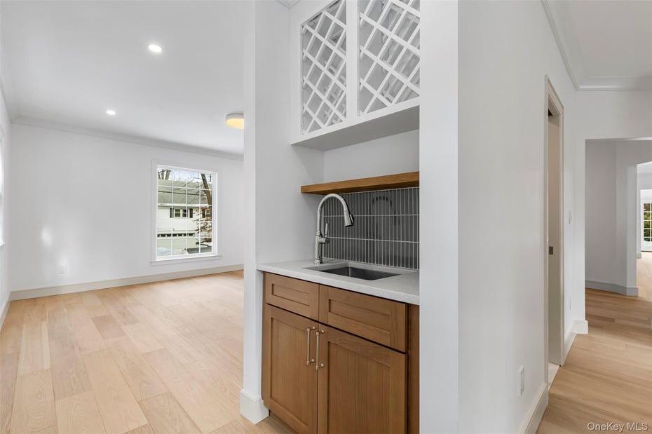 118 Soundview Avenue Photo 11