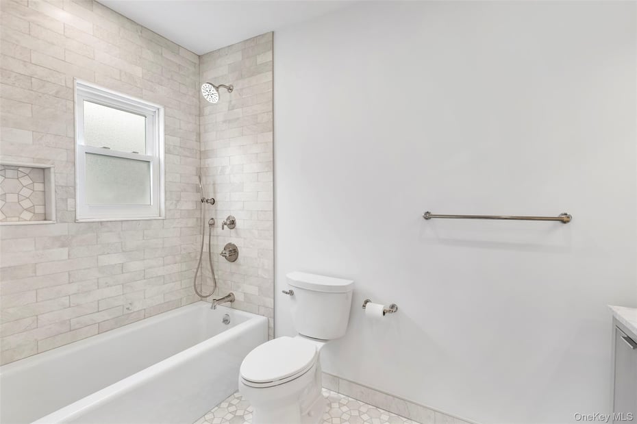 118 Soundview Avenue Photo 23