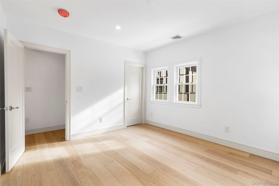 118 Soundview Avenue Photo 26