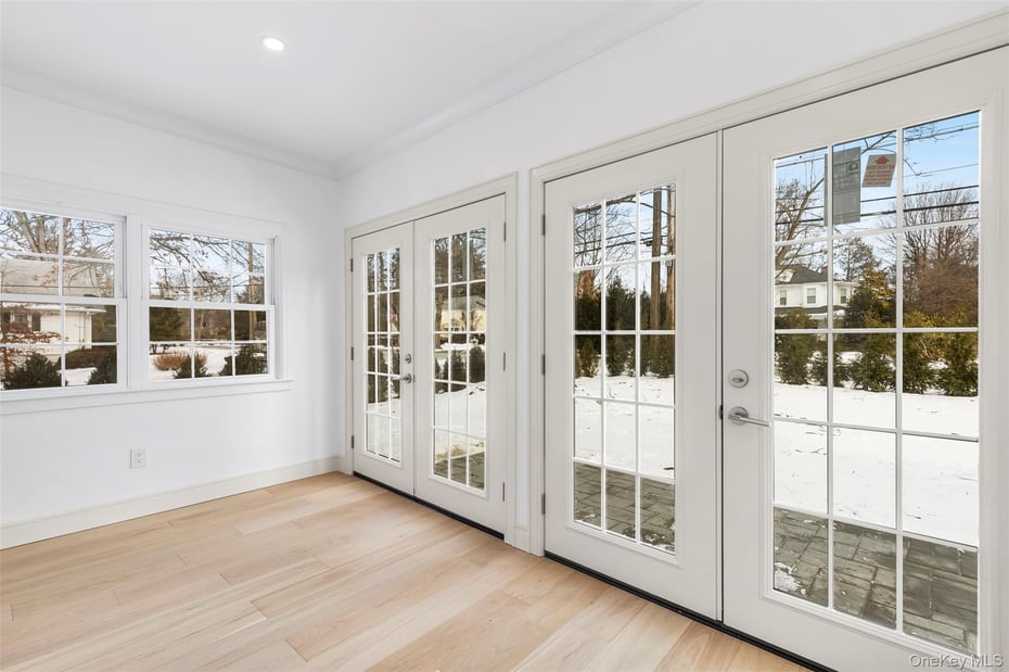 118 Soundview Avenue Photo 18