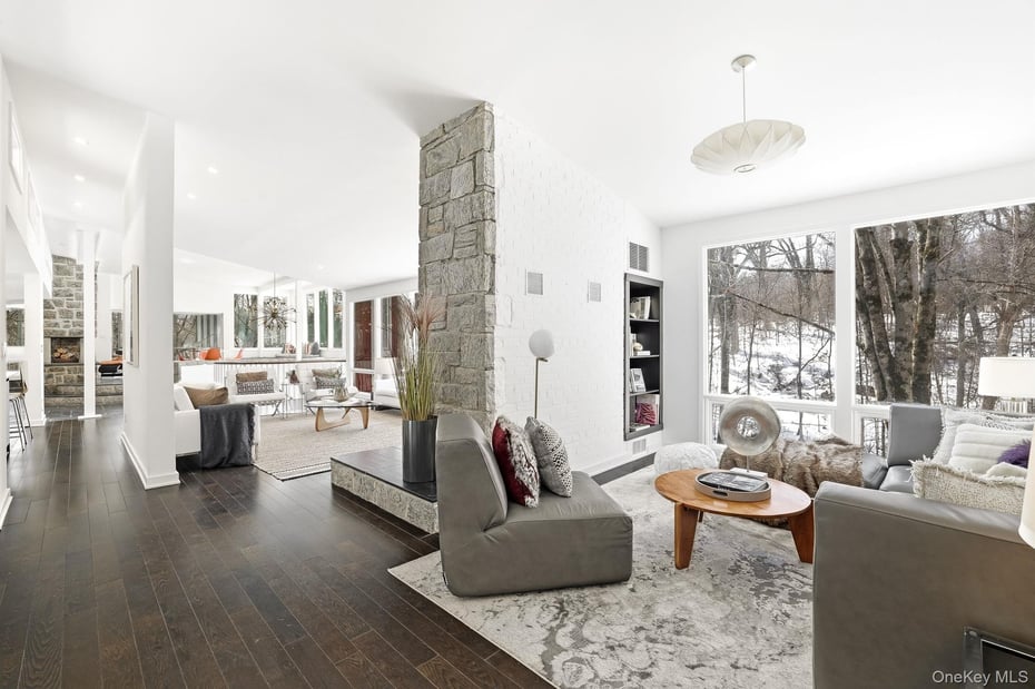 150 N Healy Avenue Photo 4