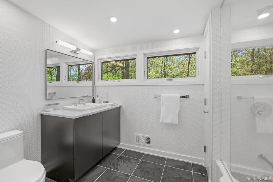 150 N Healy Avenue Photo 35