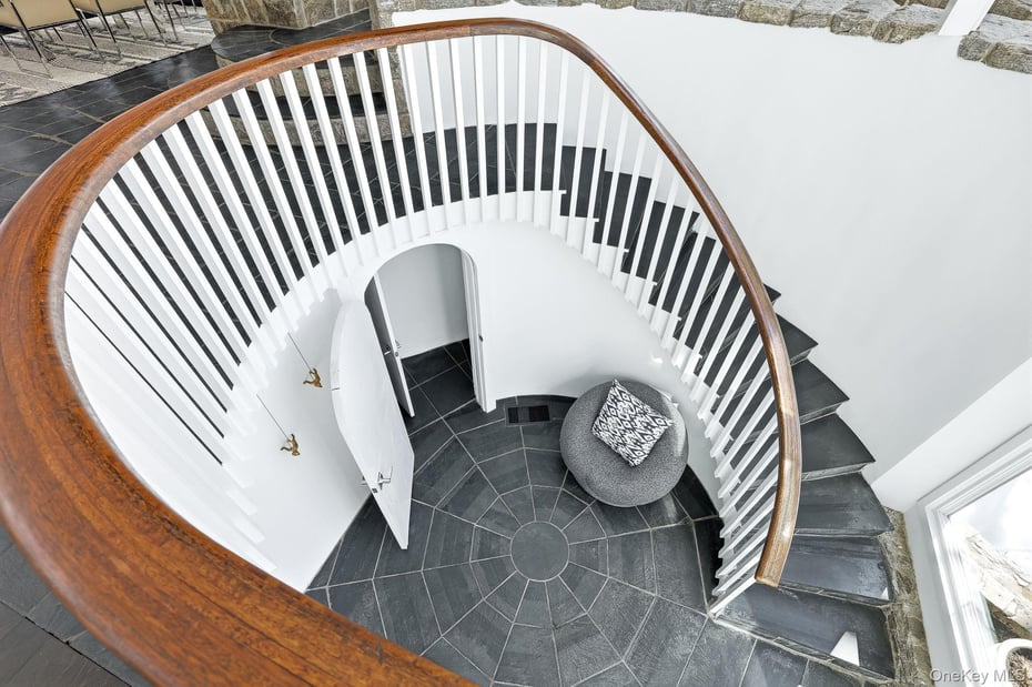 150 N Healy Avenue Photo 18