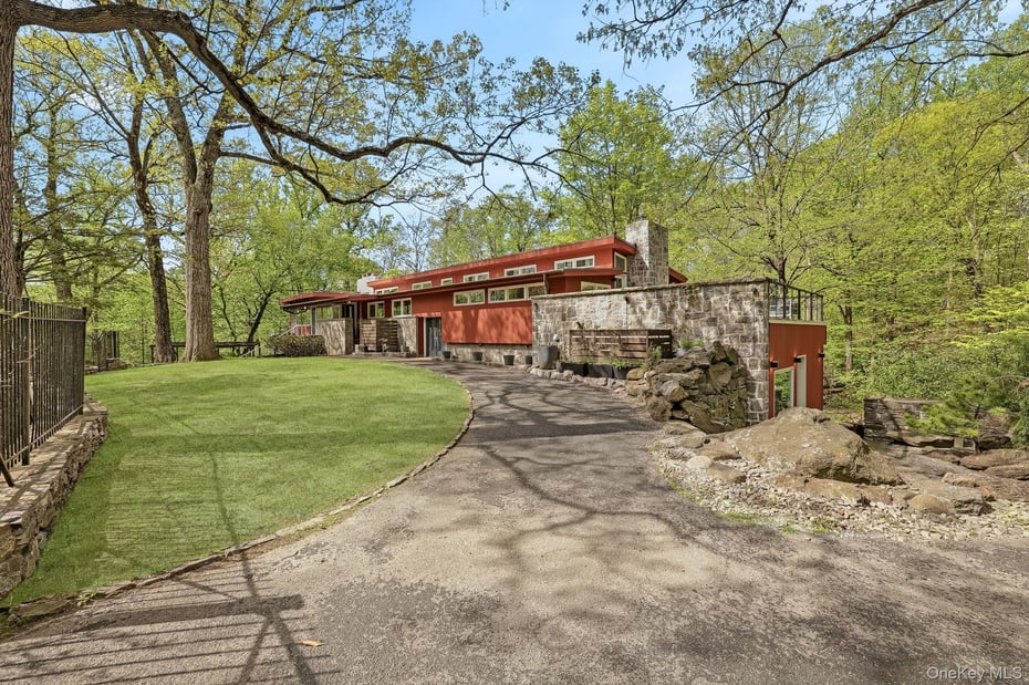 150 N Healy Avenue Photo 1