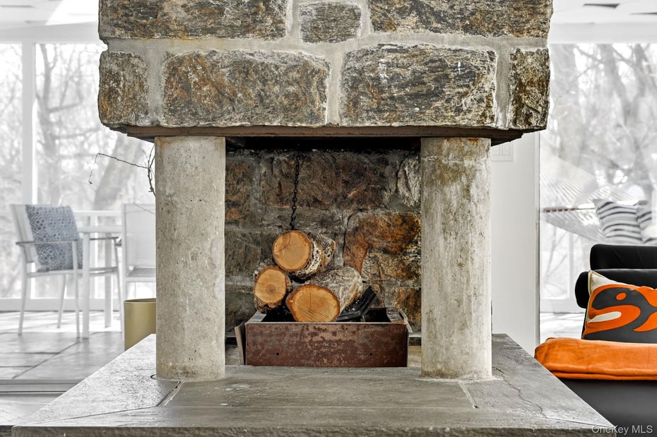 150 N Healy Avenue Photo 9