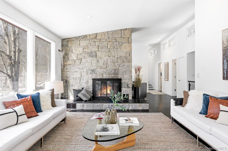 150 N Healy Avenue Photo 2