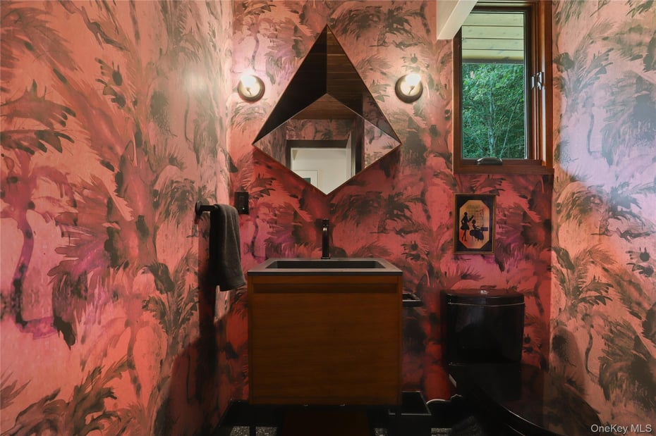 21 Black Spring Road Photo 19