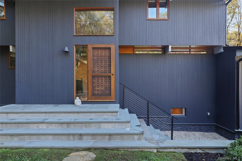 21 Black Spring Road Photo 2