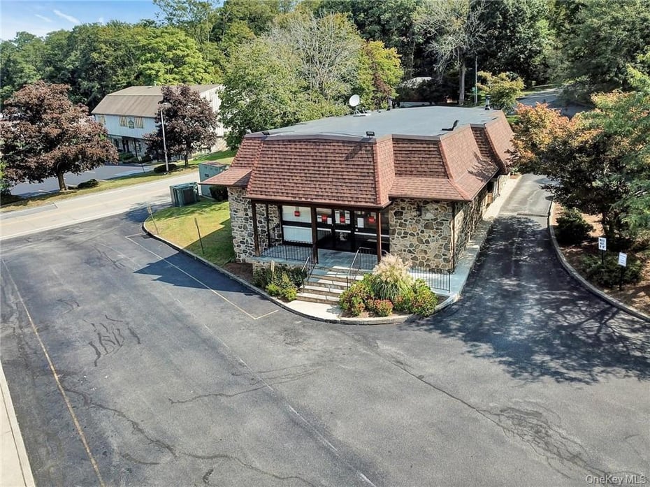 1 Baltic Place Photo 9