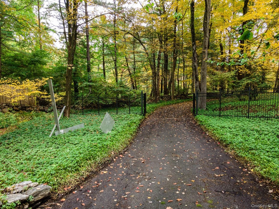 115 Old Roaring Brook Road Photo 6