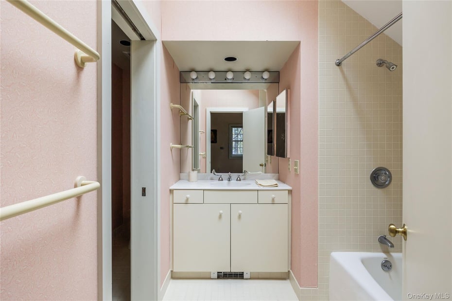 126 Shaker Ridge Drive Photo 33