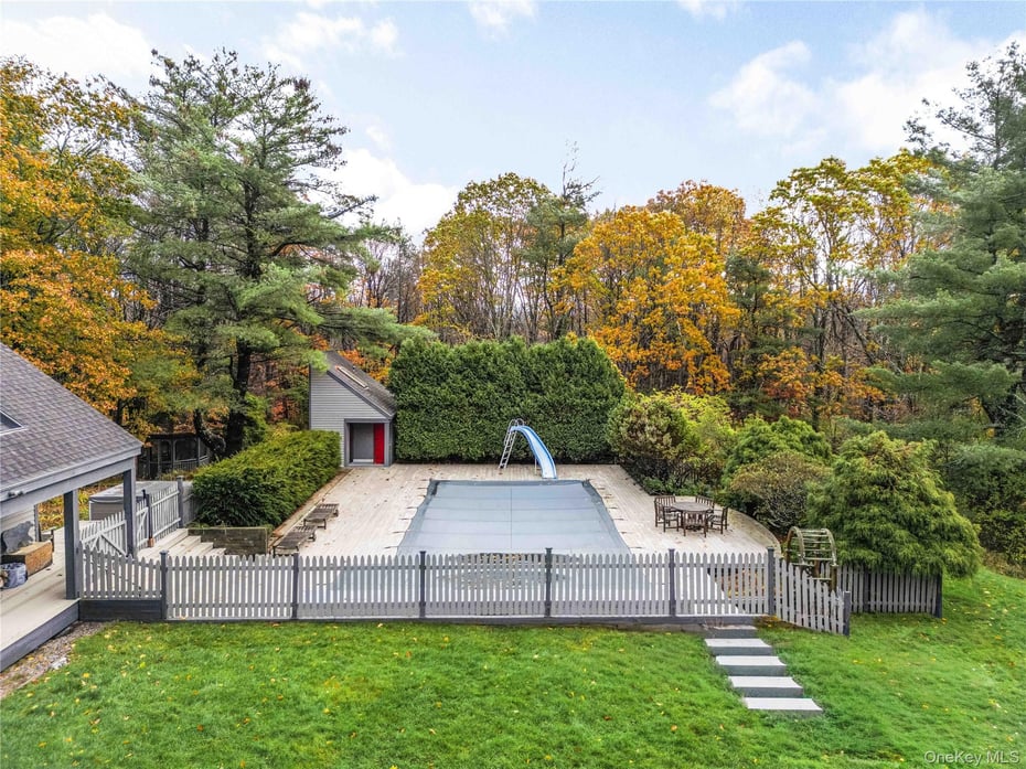 126 Shaker Ridge Drive Photo 6