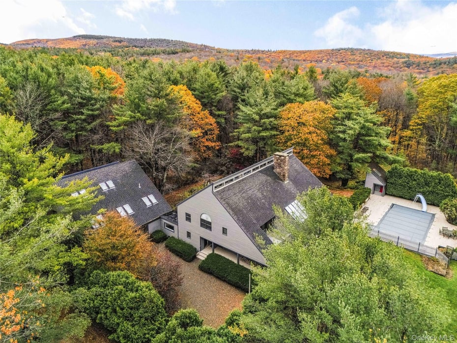 126 Shaker Ridge Drive Photo 3