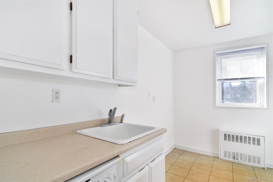 14 Westview Avenue  #204 Photo 11