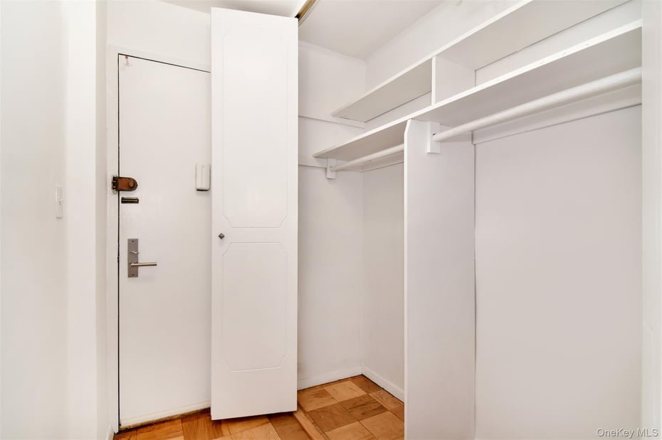 14 Westview Avenue  #204 Photo 4