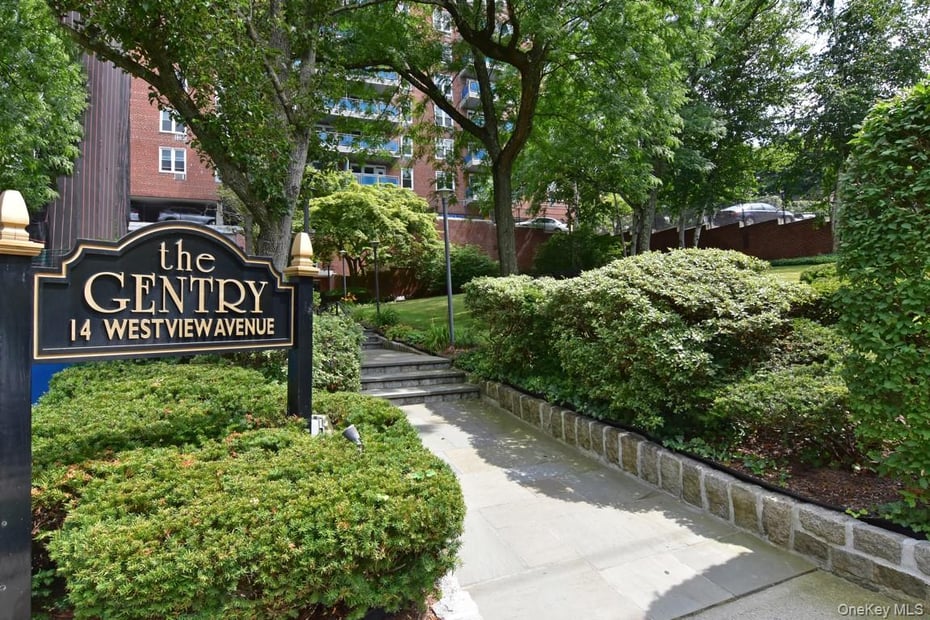 14 Westview Avenue  #204 Photo 1