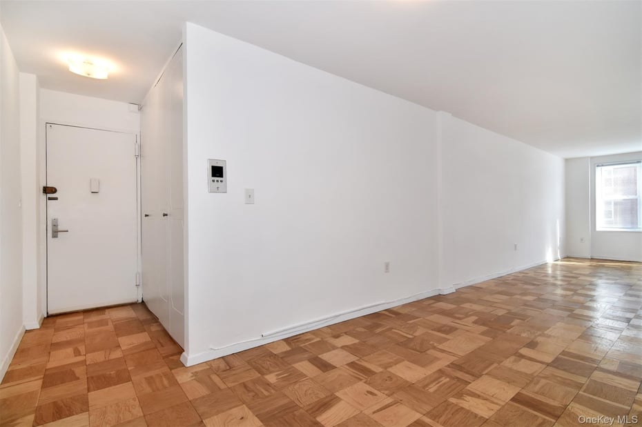 14 Westview Avenue  #204 Photo 3