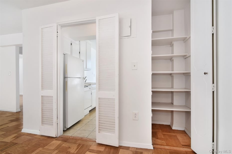 14 Westview Avenue  #204 Photo 9