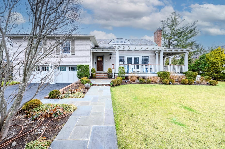 11 Larchmont Avenue Photo 1