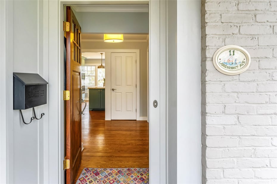 11 Larchmont Avenue Photo 5