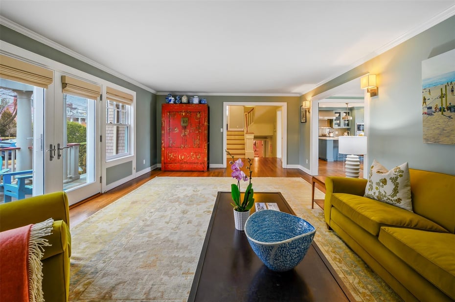 11 Larchmont Avenue Photo 8