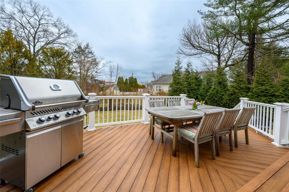 11 Larchmont Avenue Photo 17